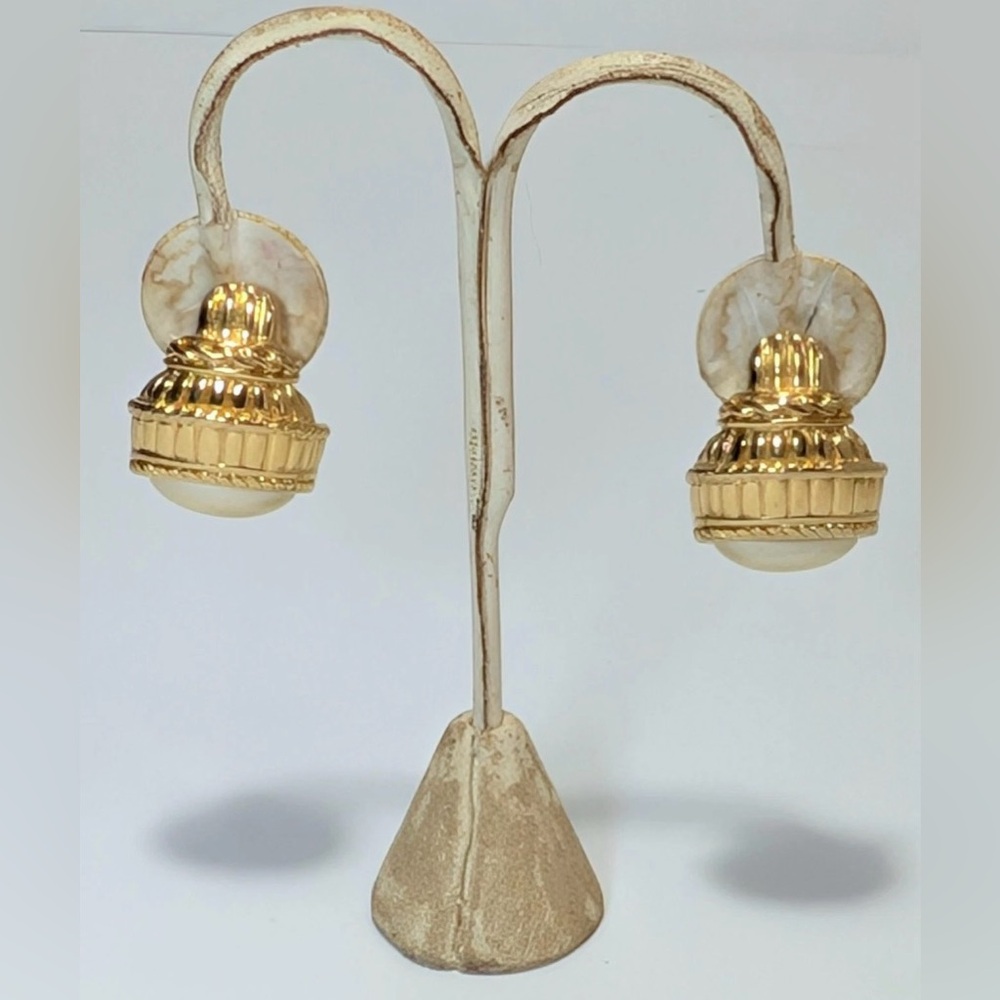 KJL Kenneth Jay Lane Gold Tone Dome Drop Clip On Earrings w Cream Faux Pearl